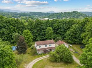 426 Place Rd W, Hinesburg, VT 05461