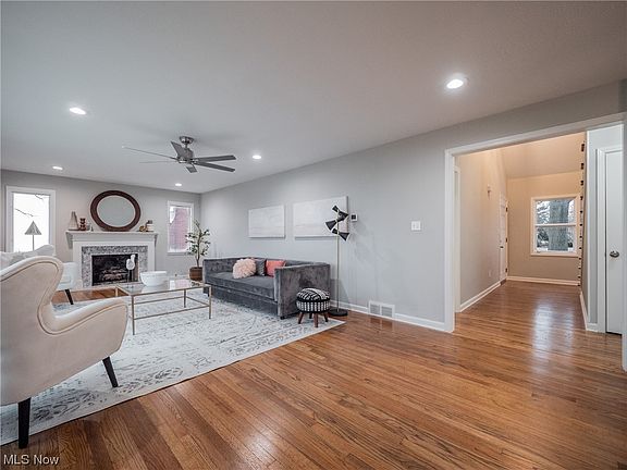 5th image of 1048 Kirtland Ln