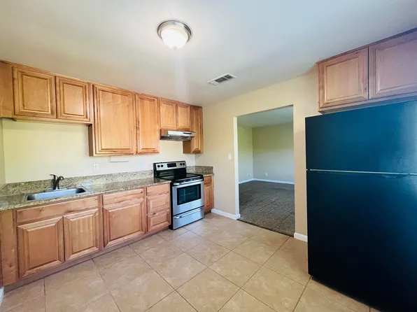 210 W Ivy St, Hanford, CA