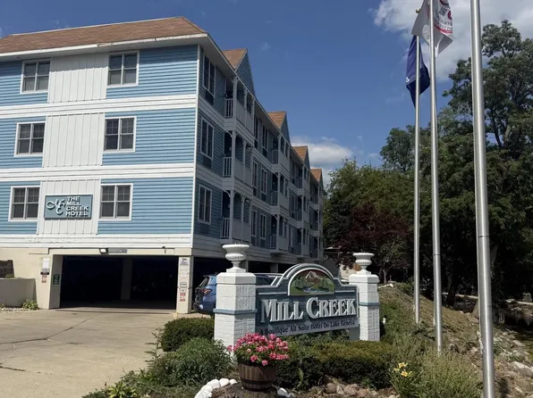 123 Center STREET #201, Lake Geneva, WI 53147