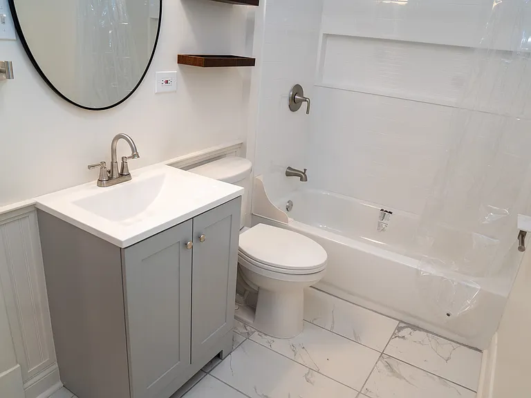 2nd floor fullbath