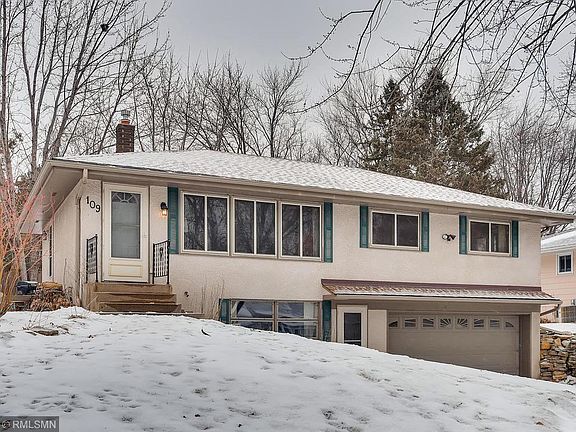 3rd image of 109 Lake St