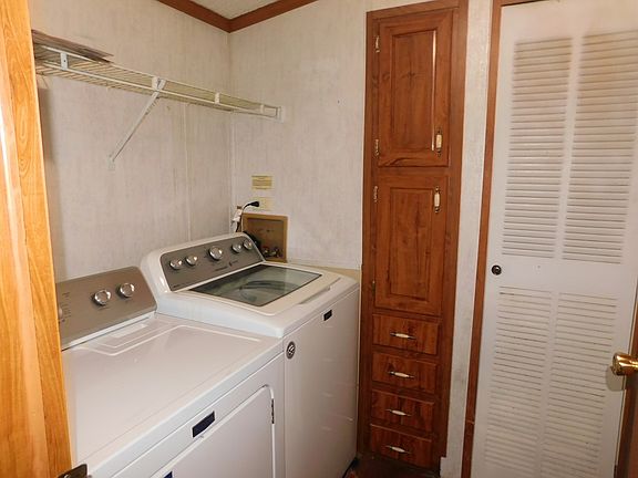 4th image of 305 Jones Rd