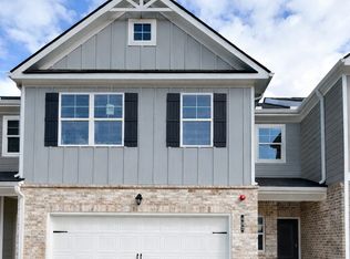 402 Lanier Cir, Woodstock, GA 30189