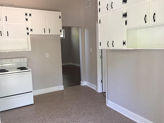 4th image of 3726 Evergreen Ave