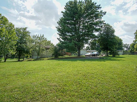 4th image of 7027 Seaver Dr
