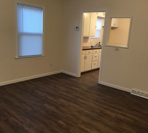2nd image of 304 Pembroke Ln