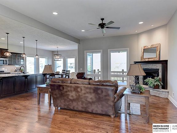 2nd image of 7404 S Von St S