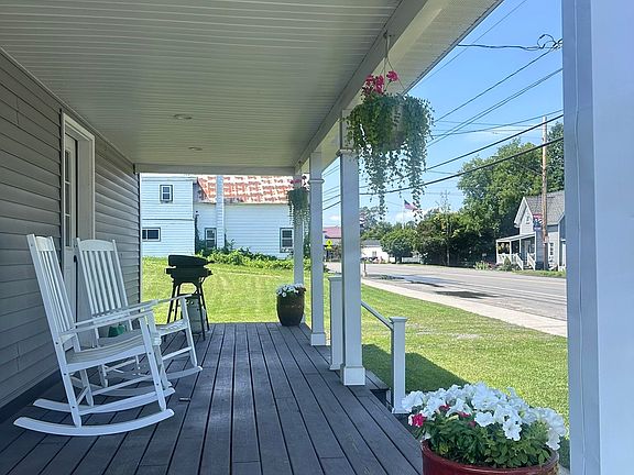 4th image of 27 1/2 W Main St