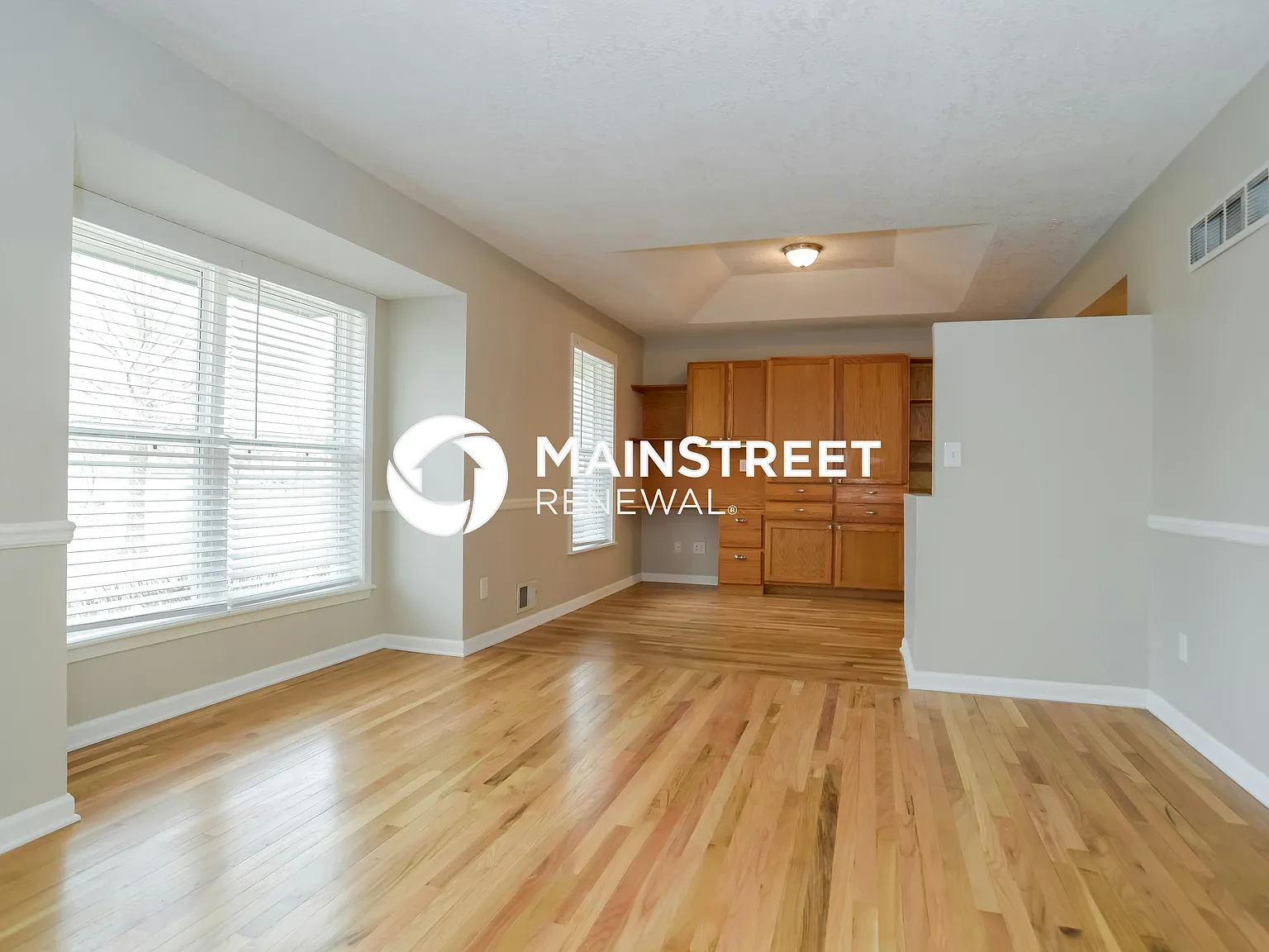 417 Ne Colonial Ct — Photo 3