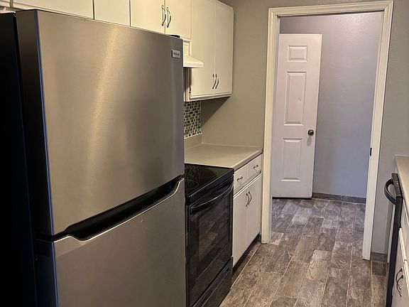 4th image of 105 E Peachtree Dr