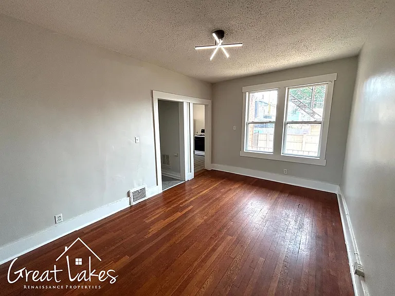 8133-8139 Senator St — Photo 9