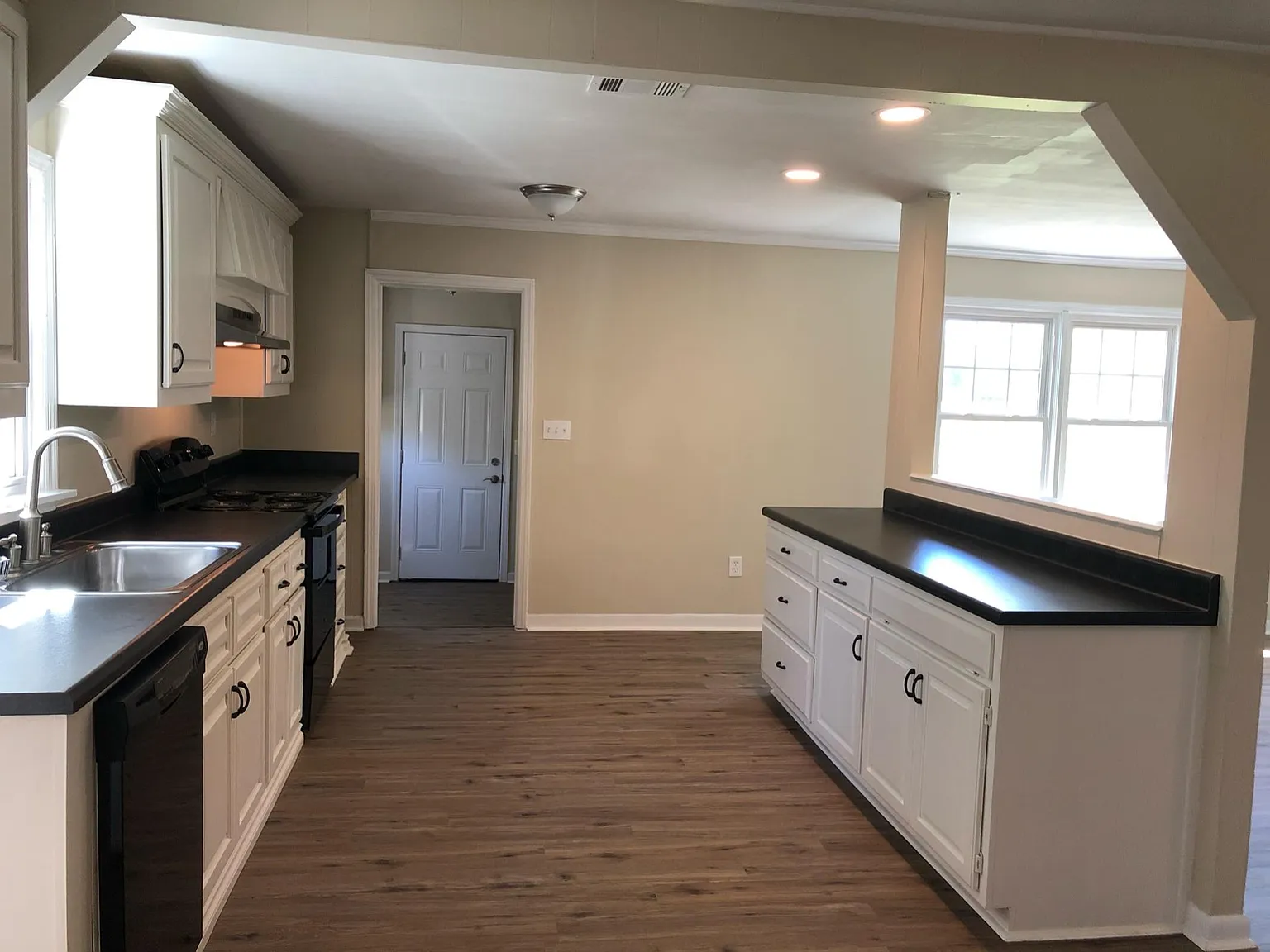4 bed, 1450 sqft, $1,550 — Photo 2