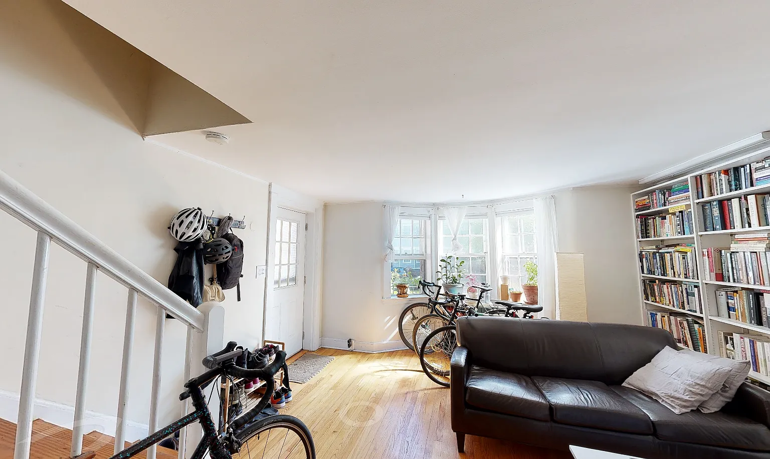 1 bed, 702 sqft, $3,800 — Photo 2