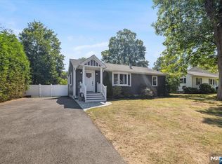 21 Maple Ave, Mahwah, NJ 07430
