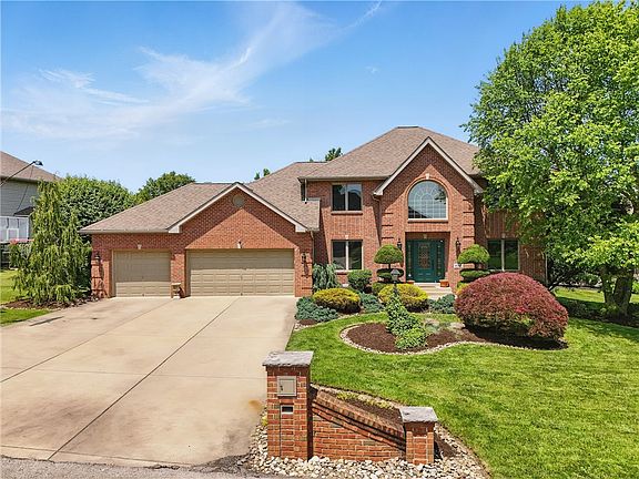 3rd image of 807 Rembrandt Cir