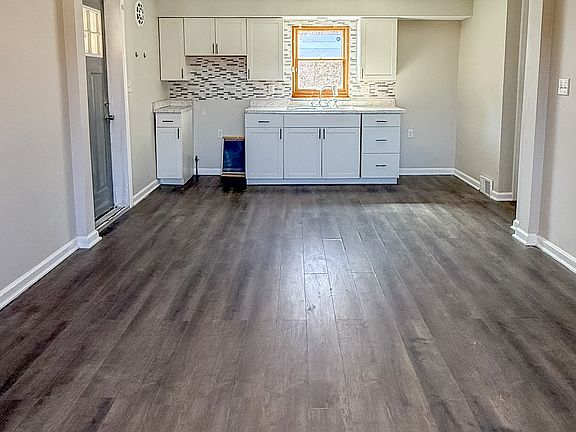 2nd image of 2019 Fairlawn St