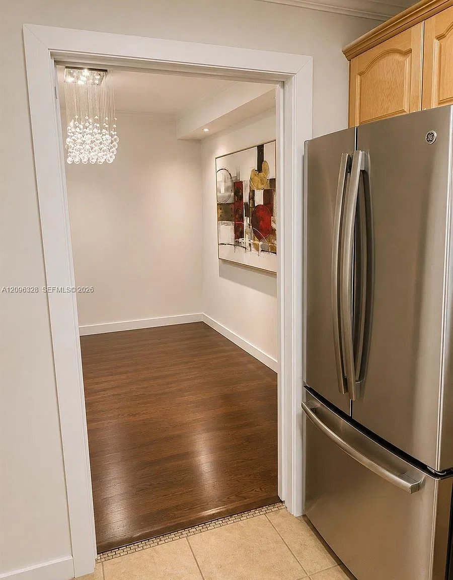 Eldorado Plaza West Condo — Photo 4