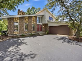 19W471 Deerpath Ln, Lemont, IL 60439