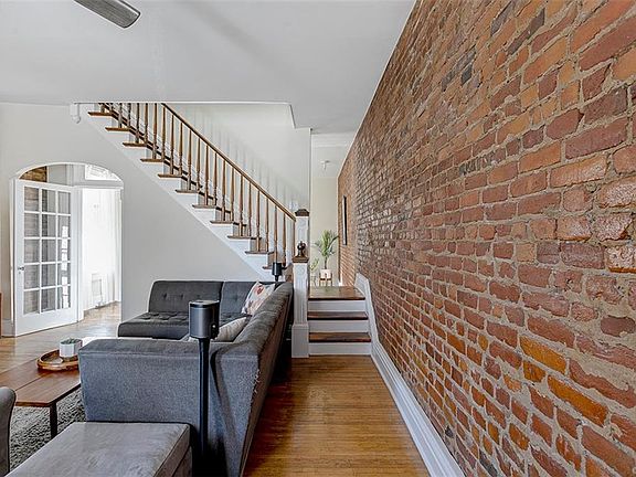 4th image of 2929 E Marshall St