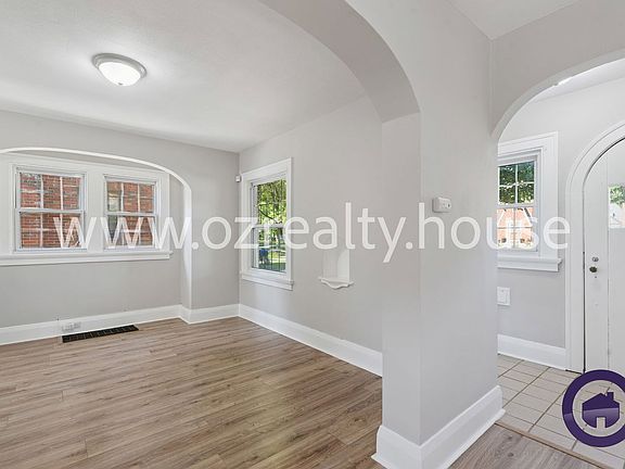 3rd image of 3756 Maxwell Rd