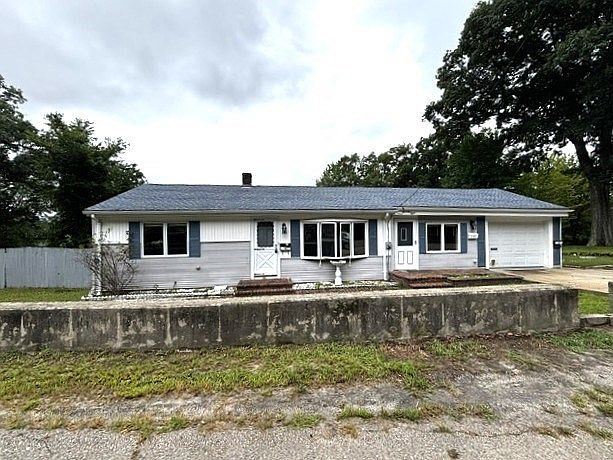1st image of 78 Edgewater Dr