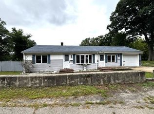 78 Edgewater Dr, Blackstone, MA 01504