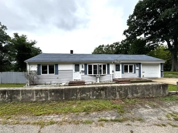 78 Edgewater Dr, Blackstone, MA 01504