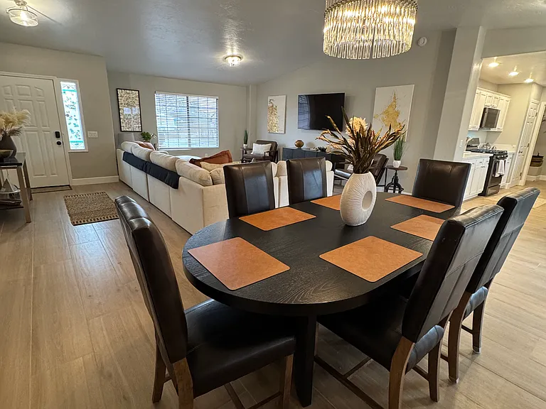 3732 N Taylor Dr — Photo 48
