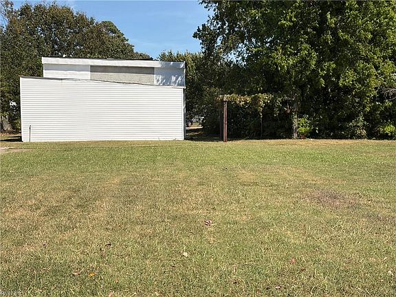 3rd image of 214 W Government Ave