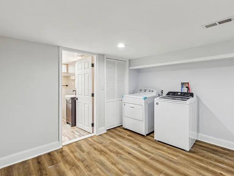 1450 N Marston St — Photo 32