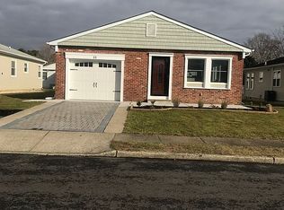 11 Lumsden Ct, Toms River, NJ 08757