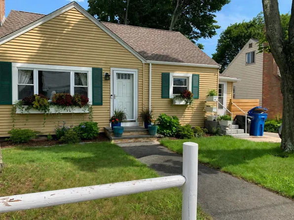53 Gale St, Waltham, MA 02453