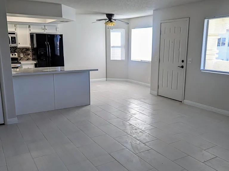 435 Mesa Blvd #202 — Photo 5