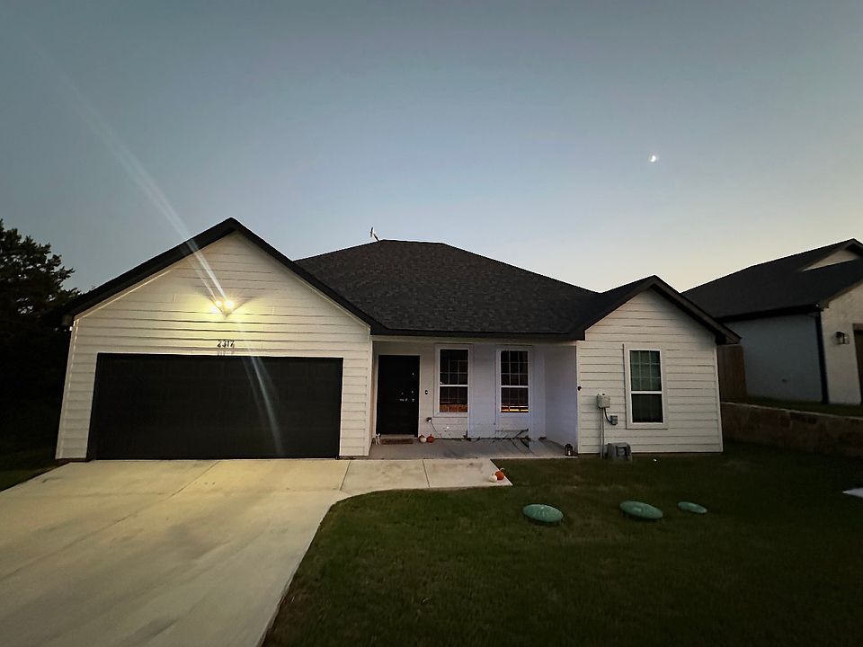 1st image of 2317 Forest Hill Ln