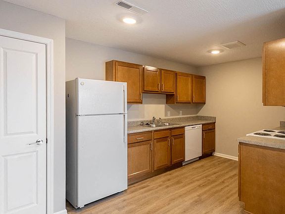3rd image of 1428 Sharon Ave #5421798
