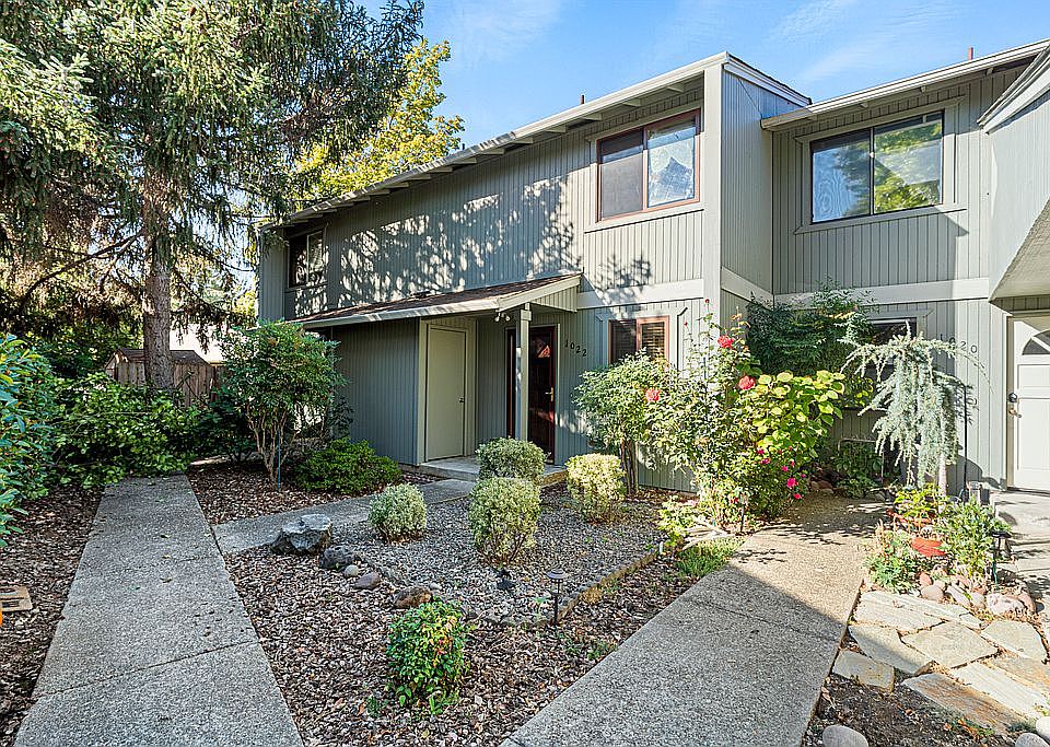 1st image of 1022 SE Camelot Dr