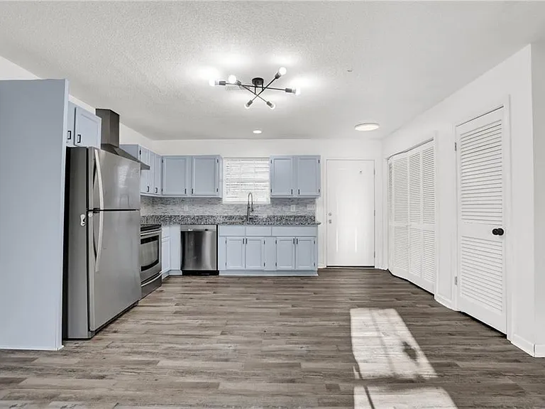 15 Brighton Ct — Photo 4