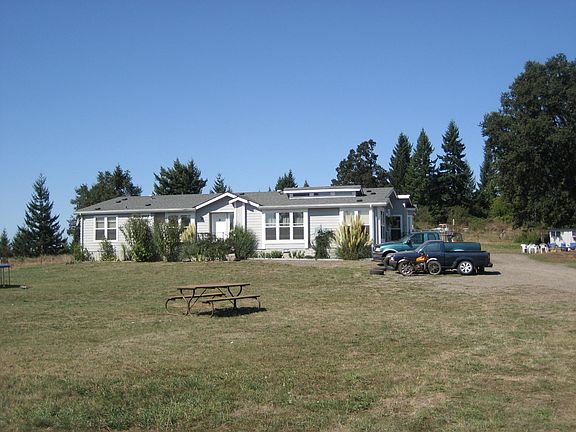 Large front yard with lots of parking