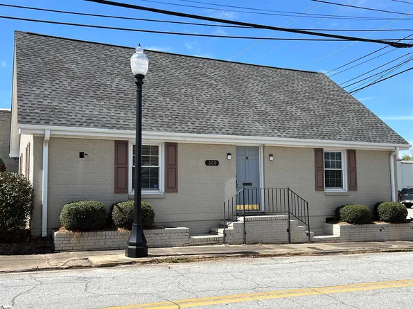 300 S Caroline St, Laurens, SC 29360