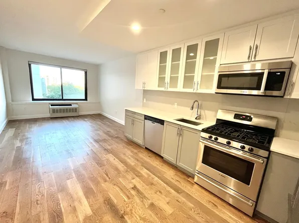 490 Myrtle Avenue image 1 of 15