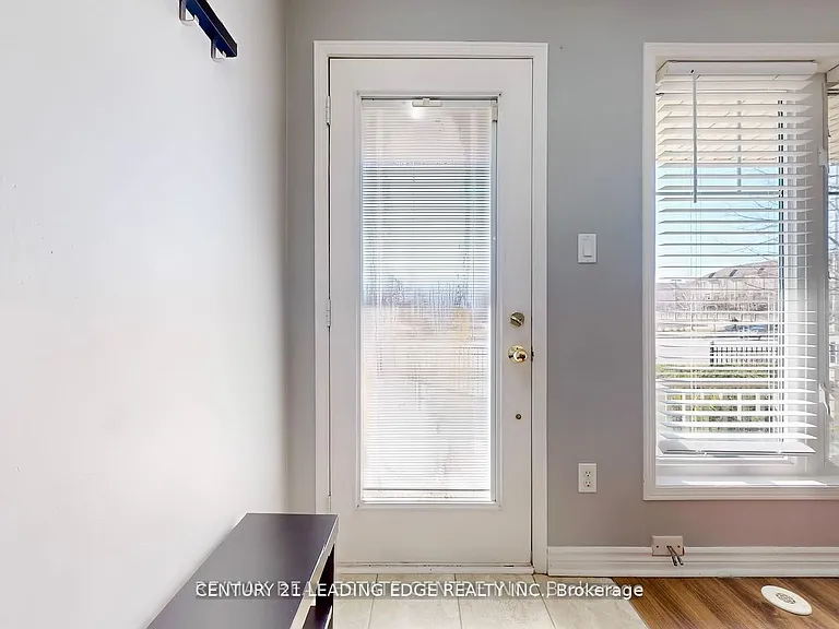 3335 Thomas St #5 — Photo 2
