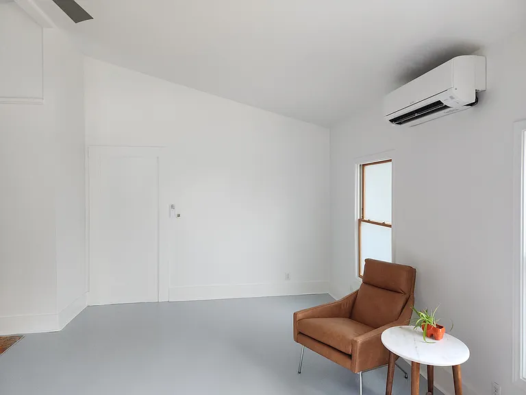 Additional view of living area