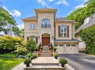 3021 Woodland Park Dr, Burlington, ON L7N 1K8