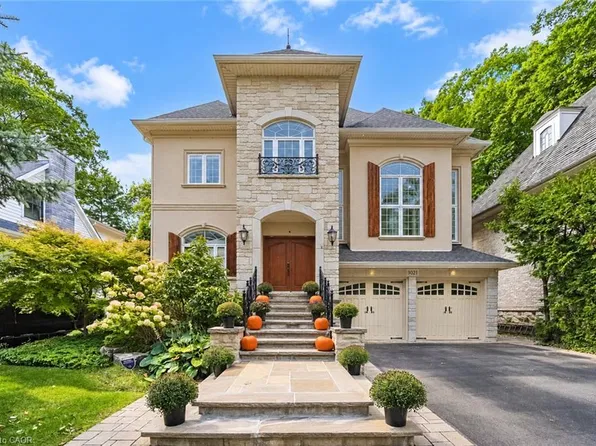 3021 Woodland Park Dr, Burlington, ON L7N 1K8