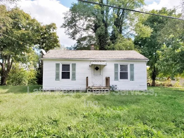 305 N Grove Ter, Kearney, MO 64060