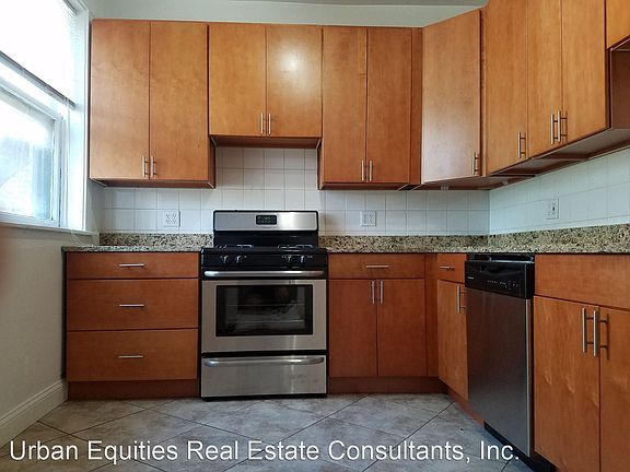 2nd image of 3952 N Southport Ave APT 3