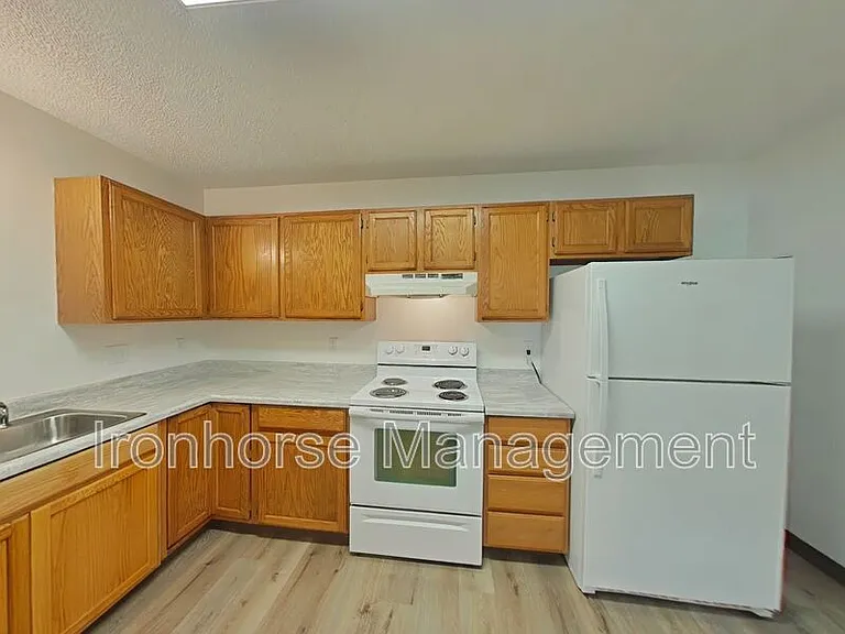 809 W Villard St #44 — Photo 7