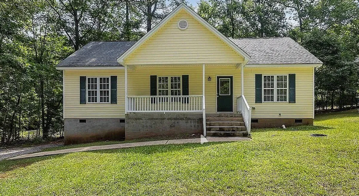 3 bed, 1288 sqft, $1,950 — Photo 1