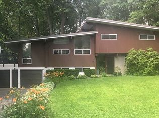 24 Canterbury Rd, Woburn, MA 01801